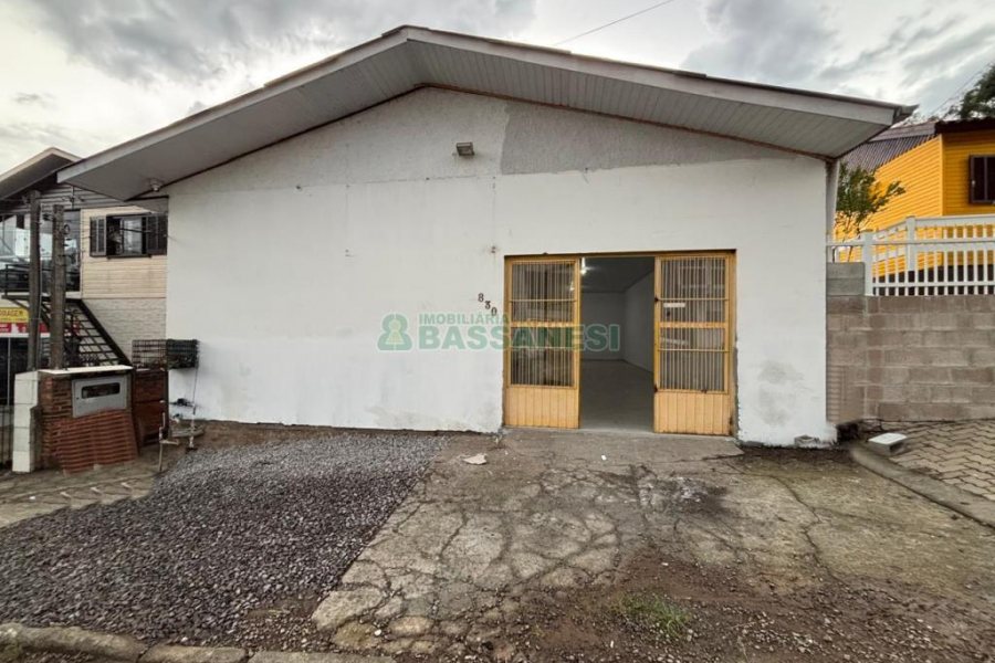 Casa com 62m², 2 dormitórios, no bairro Cidade Industrial em Caxias do Sul para Alugar