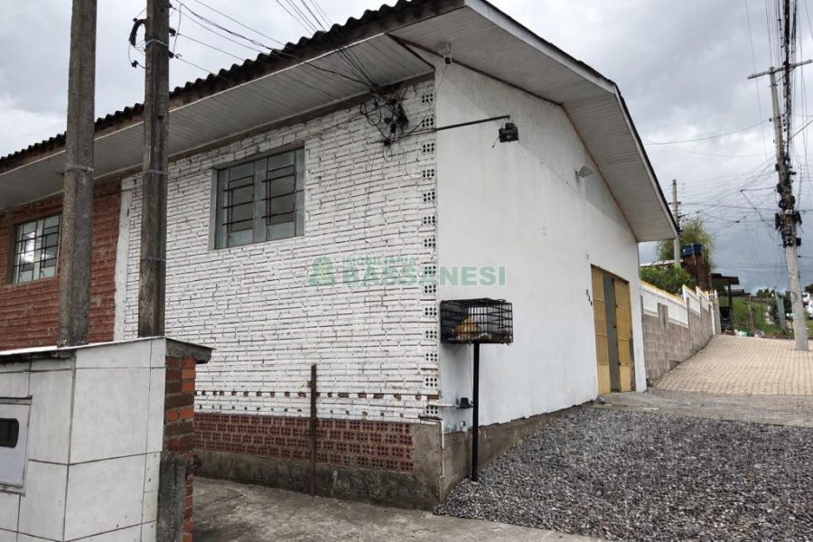 Casa com 62m², 2 dormitórios, no bairro Cidade Industrial em Caxias do Sul para Alugar