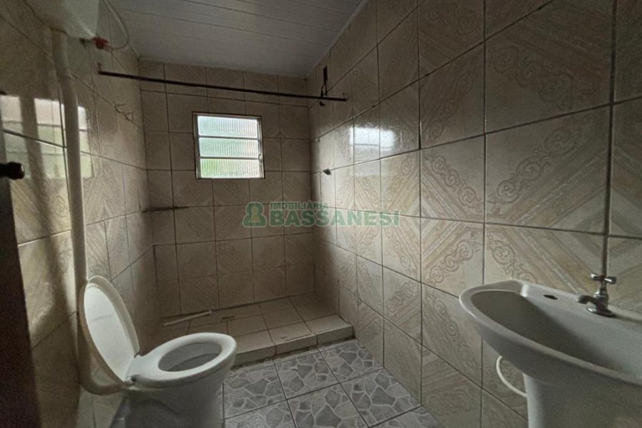 Casa com 62m², 2 dormitórios, no bairro Cidade Industrial em Caxias do Sul para Alugar