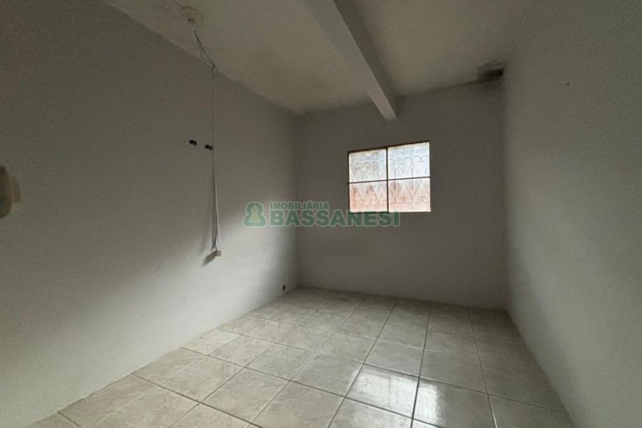 Casa com 62m², 2 dormitórios, no bairro Cidade Industrial em Caxias do Sul para Alugar