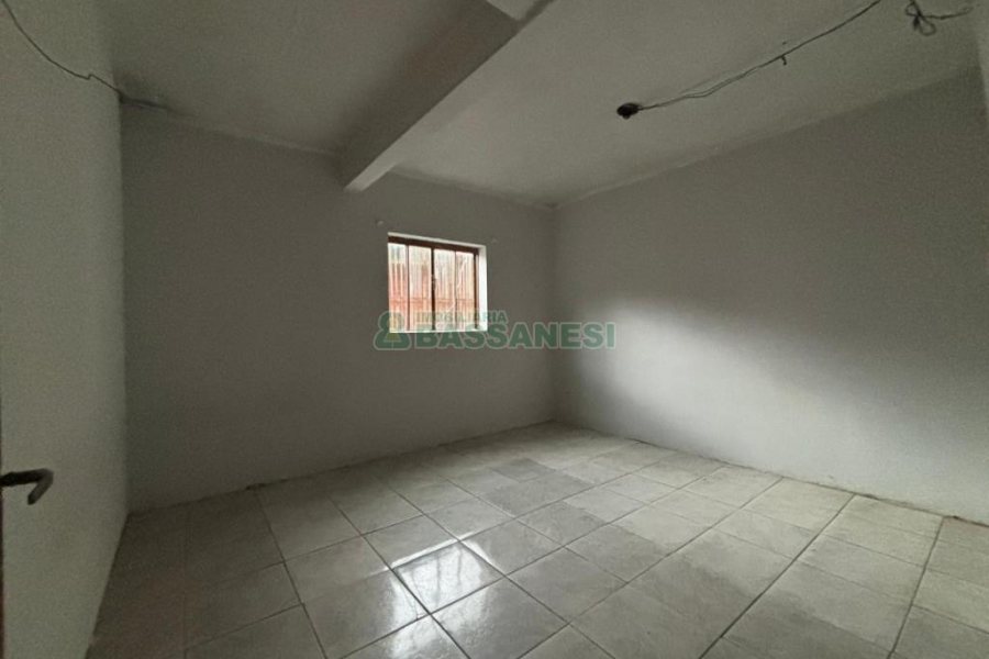 Casa com 62m², 2 dormitórios, no bairro Cidade Industrial em Caxias do Sul para Alugar