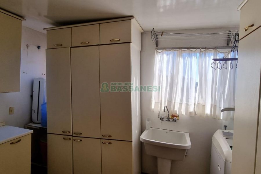 Apartamento com 299m², 3 dormitórios, 2 vagas, no bairro Centro em Caxias do Sul para Comprar