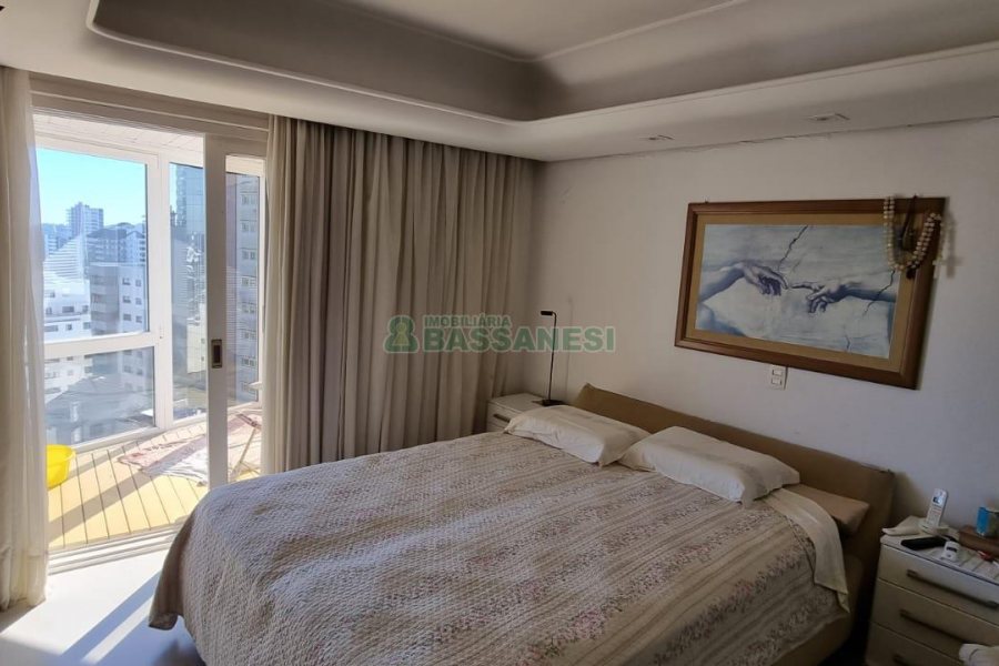 Apartamento com 299m², 3 dormitórios, 2 vagas, no bairro Centro em Caxias do Sul para Comprar