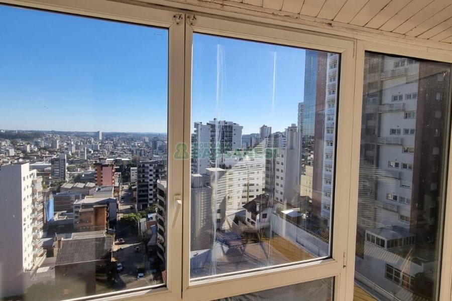 Apartamento com 299m², 3 dormitórios, 2 vagas, no bairro Centro em Caxias do Sul para Comprar