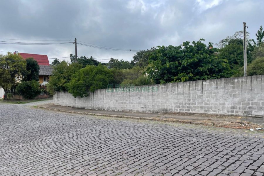 Terreno com 670m², no bairro Salgado Filho em Caxias do Sul para Comprar