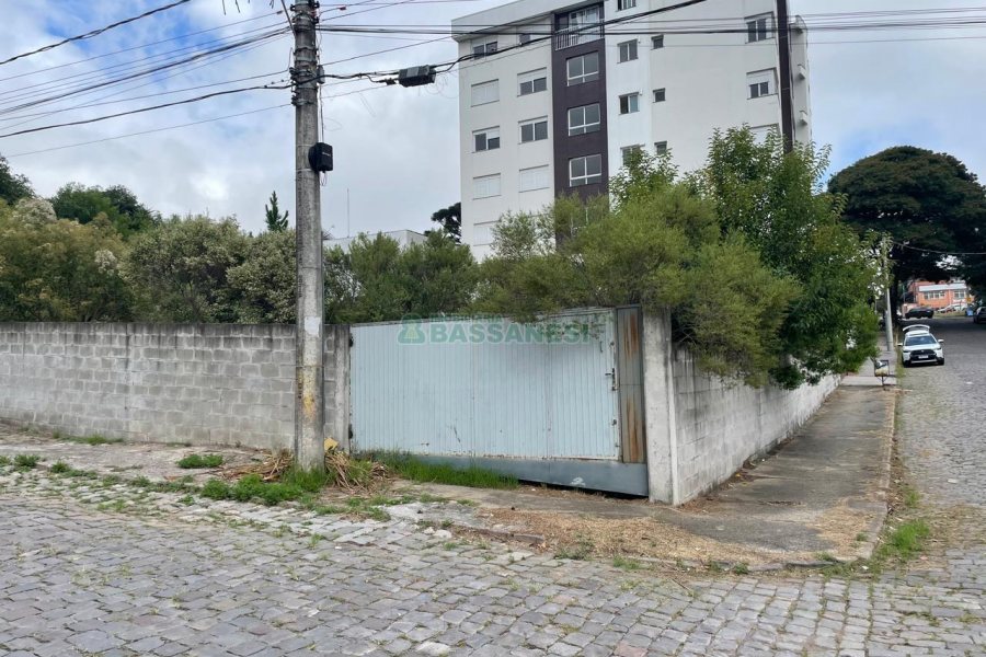 Terreno com 670m², no bairro Salgado Filho em Caxias do Sul para Comprar