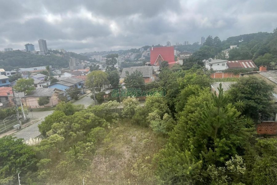 Terreno com 670m², no bairro Salgado Filho em Caxias do Sul para Comprar