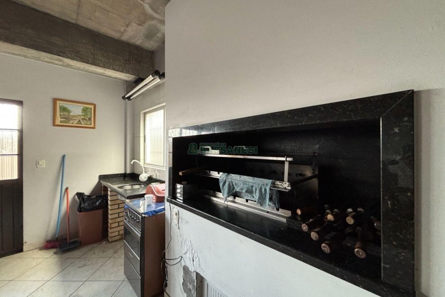 Casa com 628m², 3 dormitórios, 2 vagas, no bairro Cinqüentenário em Caxias do Sul para Comprar
