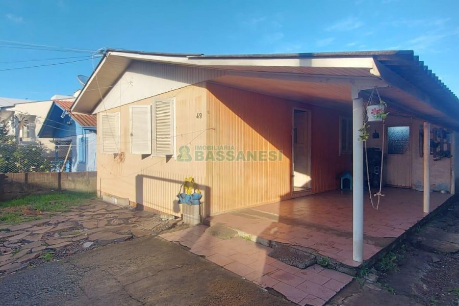 Casa com 70m², no bairro Santa Lúcia em Caxias do Sul para Comprar