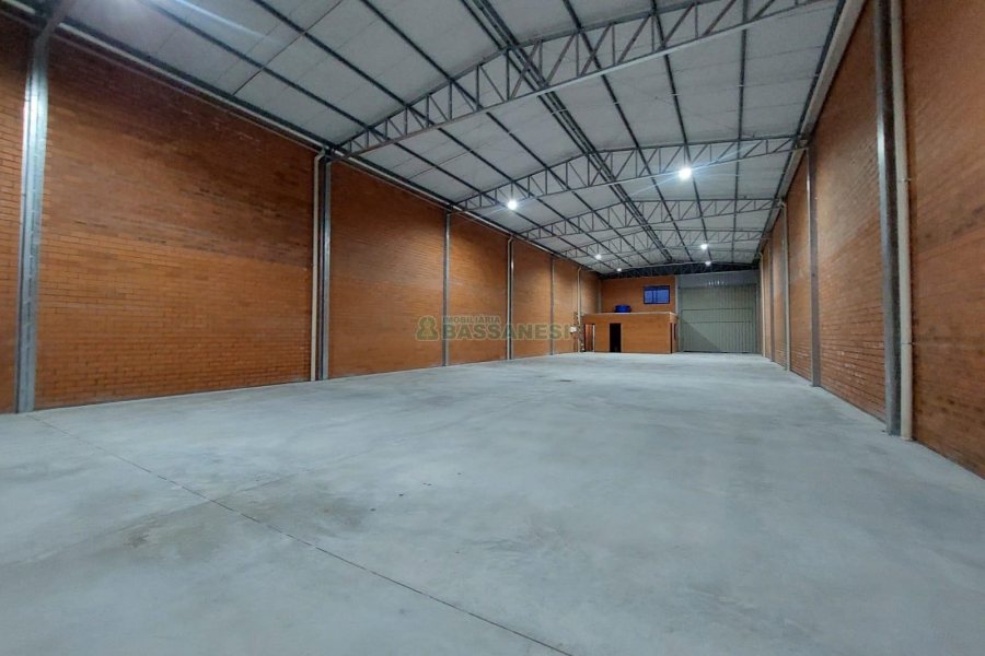 Pavilhão com 495m², no bairro São Gotardo em Flores da Cunha para Alugar