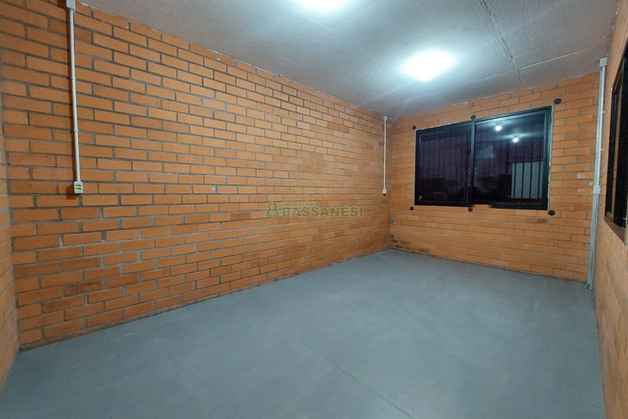 Pavilhão com 495m², no bairro São Gotardo em Flores da Cunha para Alugar