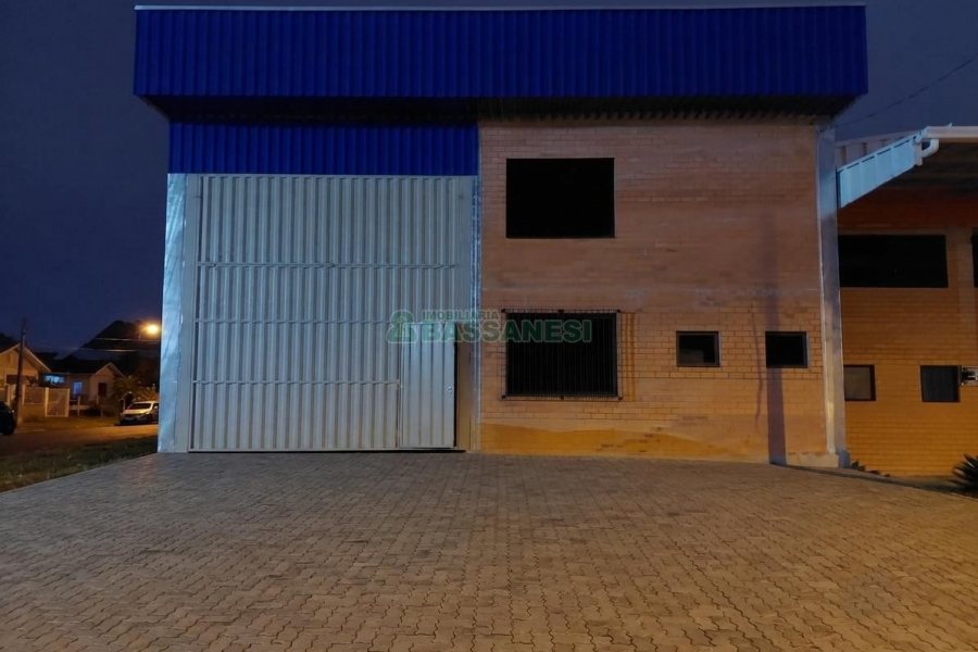Pavilhão com 495m², no bairro São Gotardo em Flores da Cunha para Alugar