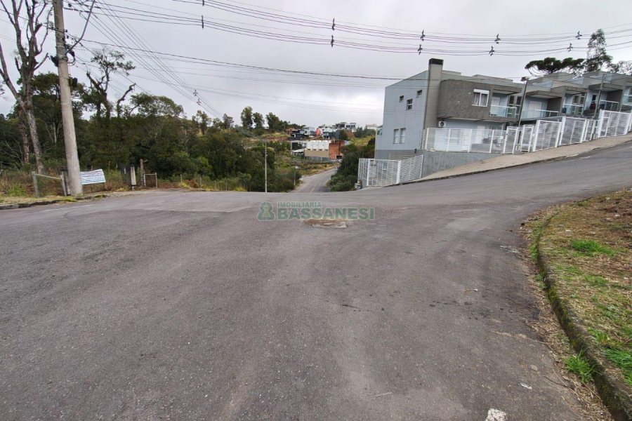 Terreno com 562m², no bairro São Virgílio em Caxias do Sul para Comprar