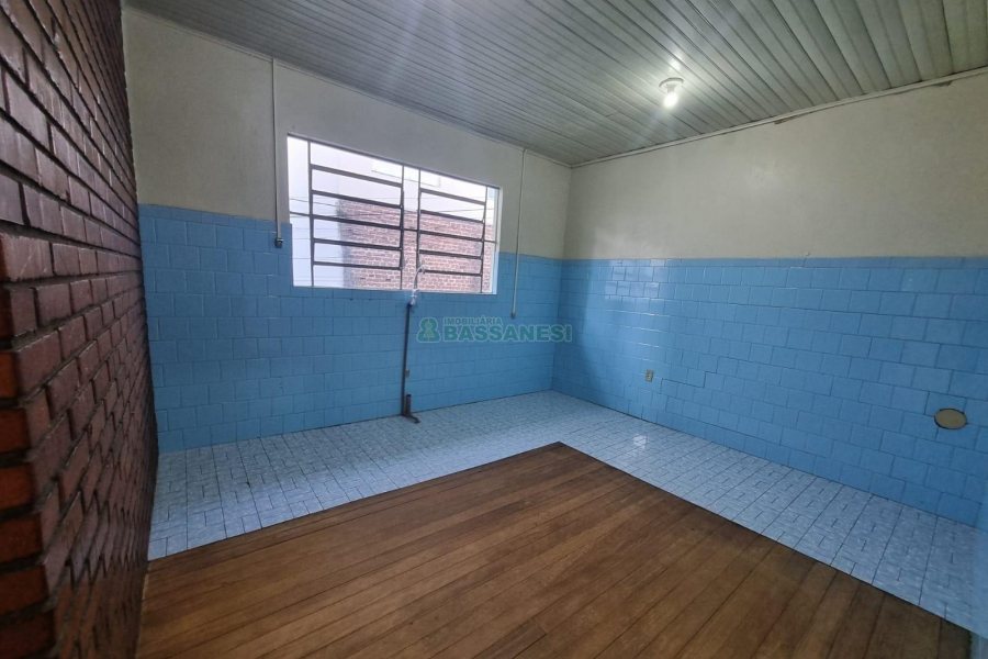 Casa com 81m², 3 dormitórios, no bairro Exposição em Caxias do Sul para Alugar
