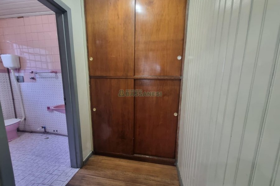 Casa com 81m², 3 dormitórios, no bairro Exposição em Caxias do Sul para Alugar
