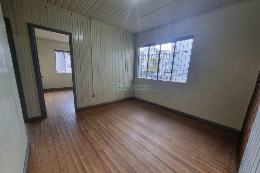 Casa com 81m², 3 dormitórios, no bairro Exposição em Caxias do Sul para Alugar
