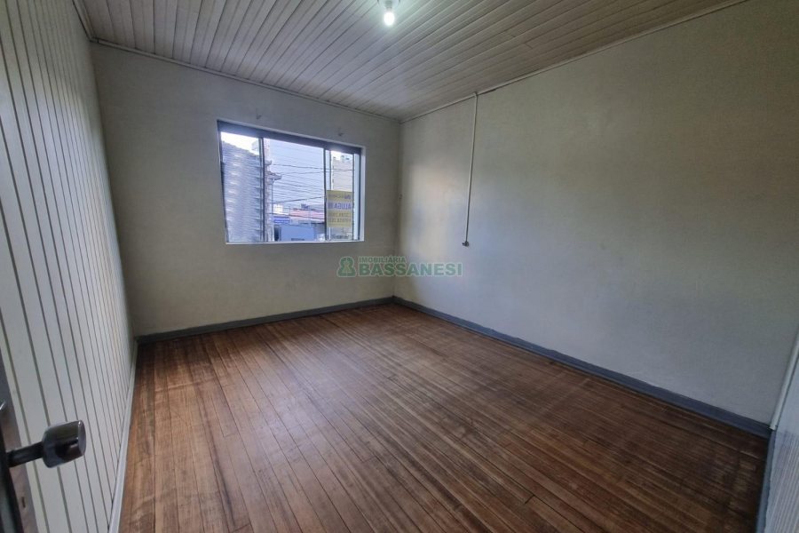 Casa com 81m², 3 dormitórios, no bairro Exposição em Caxias do Sul para Alugar