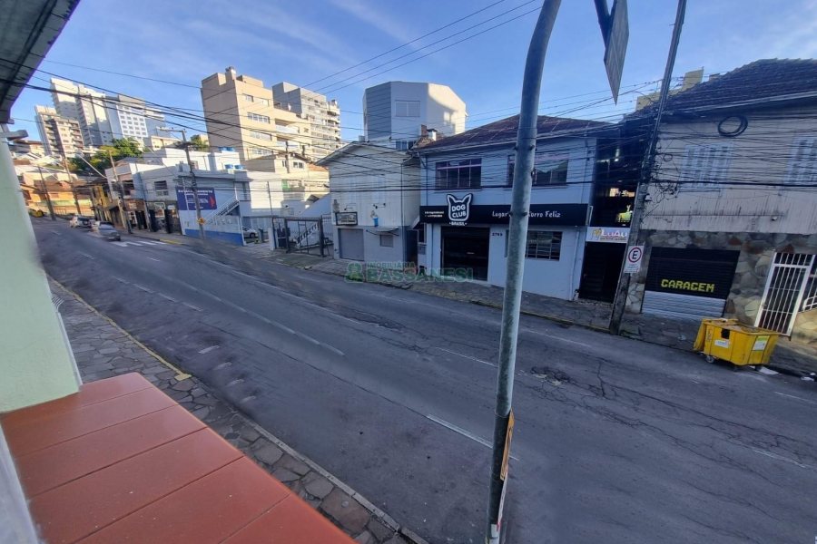 Casa com 81m², 3 dormitórios, no bairro Exposição em Caxias do Sul para Alugar