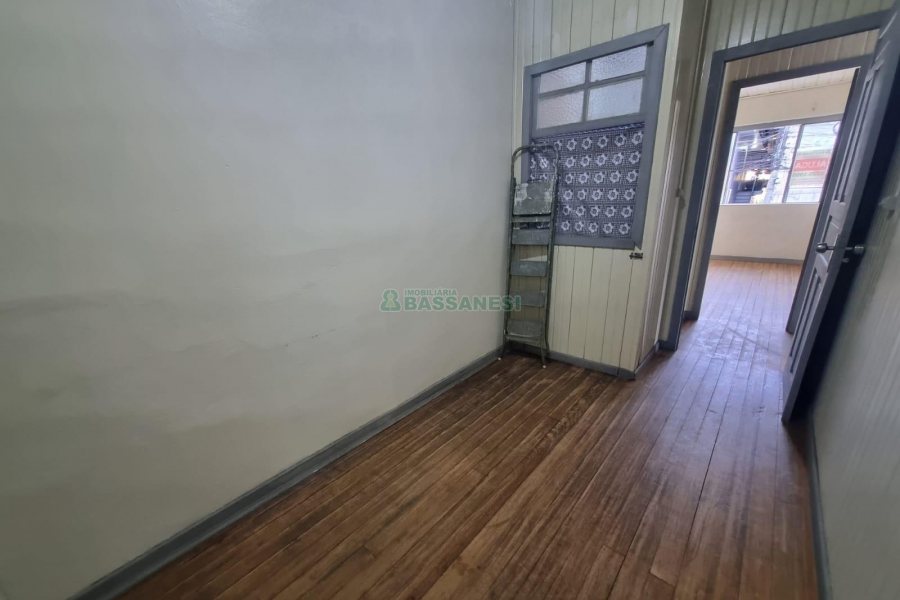 Casa com 81m², 3 dormitórios, no bairro Exposição em Caxias do Sul para Alugar