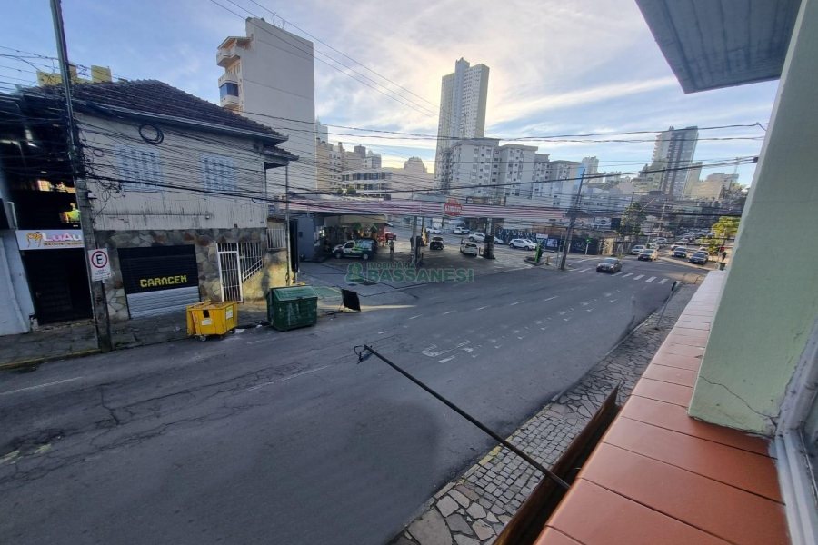 Casa com 81m², 3 dormitórios, no bairro Exposição em Caxias do Sul para Alugar