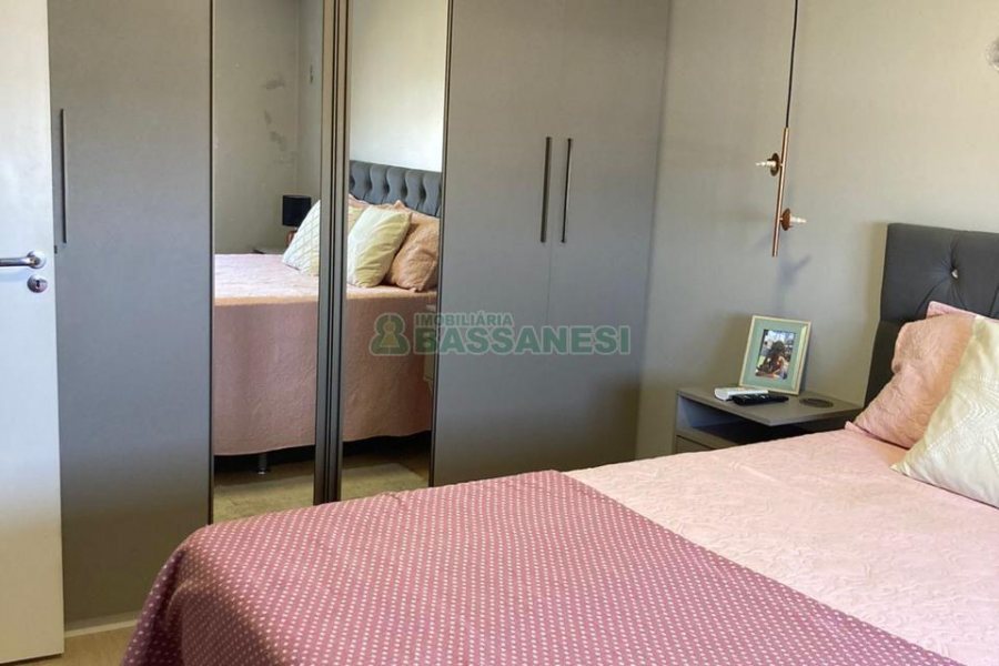 Apartamento com 53m², 2 dormitórios, 1 vaga, no bairro Colina Sorriso em Caxias do Sul para Comprar