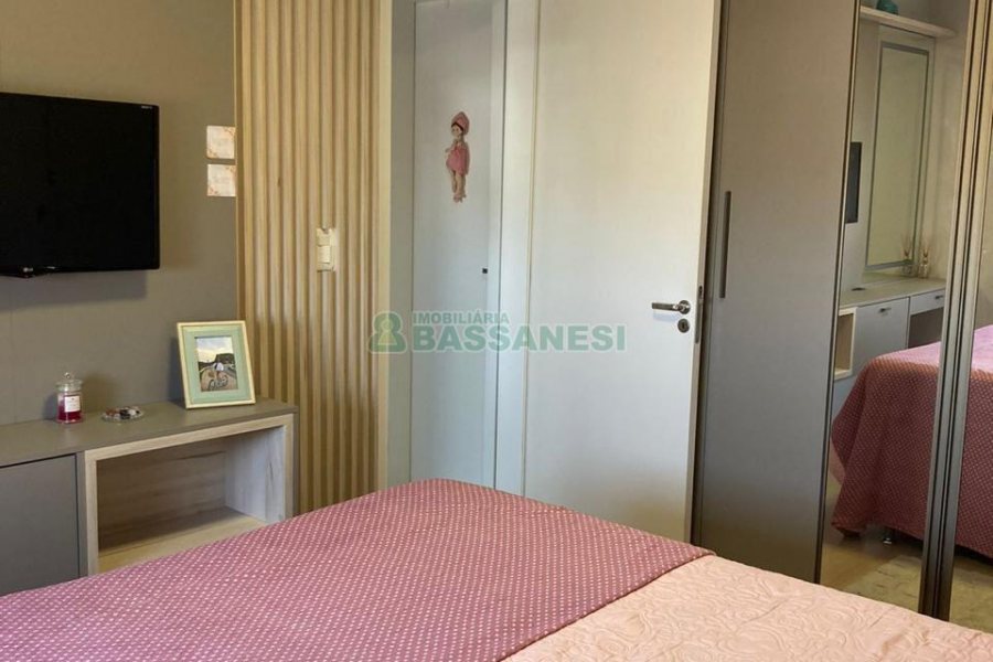 Apartamento com 53m², 2 dormitórios, 1 vaga, no bairro Colina Sorriso em Caxias do Sul para Comprar