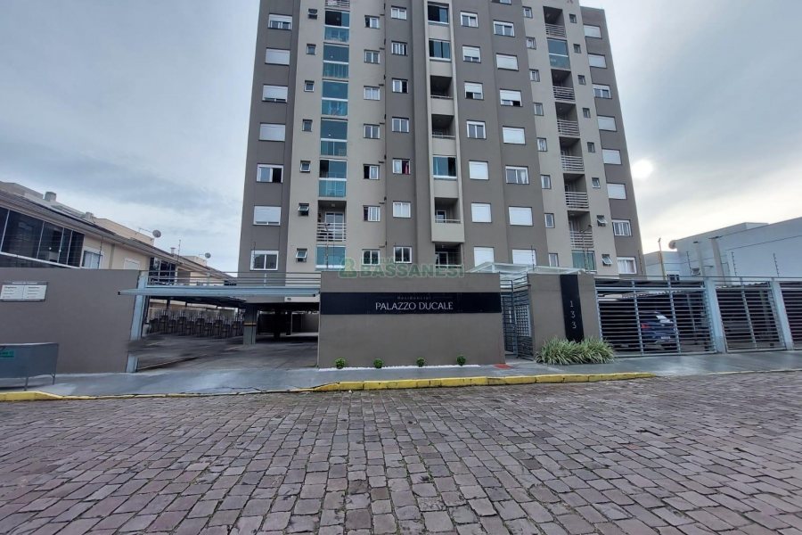 Apartamento com 58m², 2 dormitórios, 1 vaga, no bairro Planalto em Caxias do Sul para Alugar