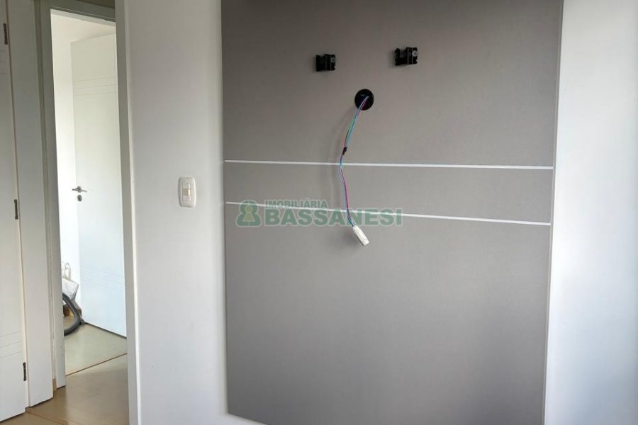 Apartamento com 58m², 2 dormitórios, 1 vaga, no bairro Planalto em Caxias do Sul para Alugar