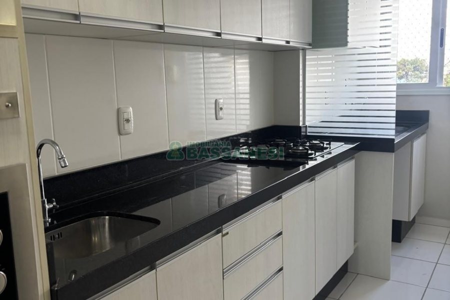 Apartamento com 58m², 2 dormitórios, 1 vaga, no bairro Planalto em Caxias do Sul para Alugar