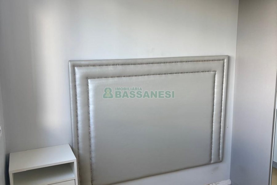 Apartamento com 58m², 2 dormitórios, 1 vaga, no bairro Planalto em Caxias do Sul para Alugar