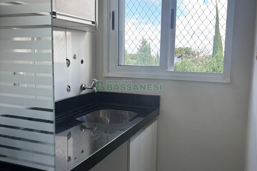 Apartamento com 58m², 2 dormitórios, 1 vaga, no bairro Planalto em Caxias do Sul para Alugar