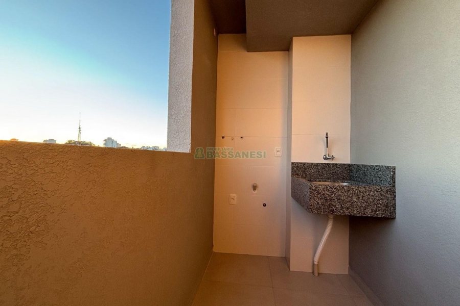 Apartamento com 52m², 2 dormitórios, 1 vaga, no bairro Centro em Caxias do Sul para Alugar