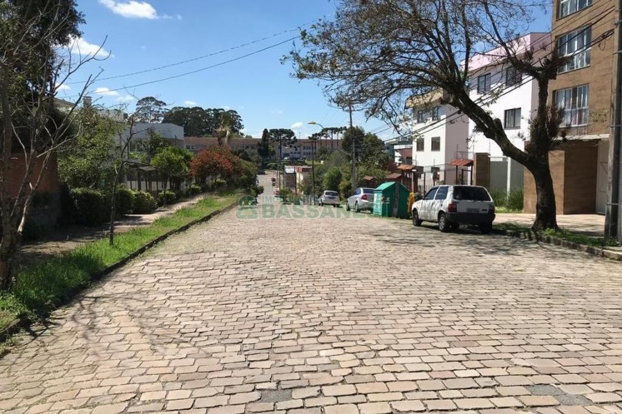 Apto Mobiliado com 41m², 1 dormitório, no bairro Petrópolis em Caxias do Sul para Alugar