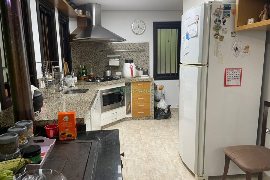 Chácara com 393m², 4 dormitórios, 4 vagas, no bairro Linha 30 em Caxias do Sul para Comprar