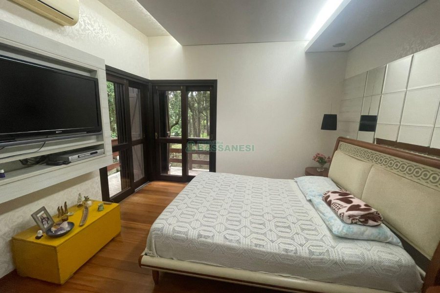 Chácara com 393m², 4 dormitórios, 4 vagas, no bairro Linha 30 em Caxias do Sul para Comprar