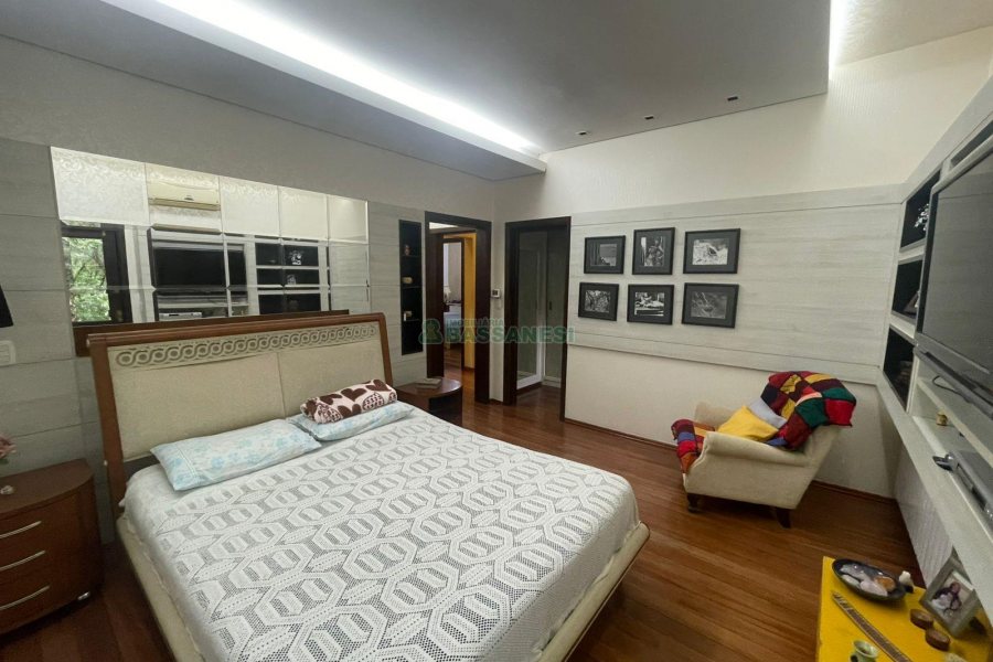 Chácara com 393m², 4 dormitórios, 4 vagas, no bairro Linha 30 em Caxias do Sul para Comprar