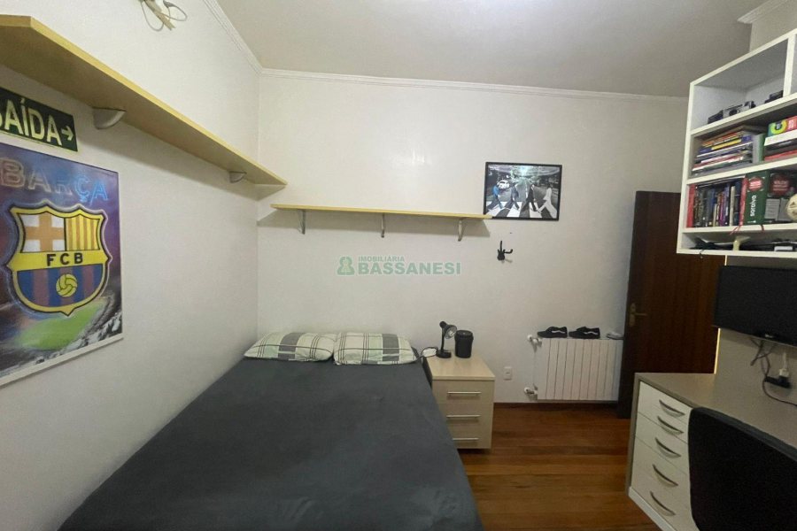 Chácara com 393m², 4 dormitórios, 4 vagas, no bairro Linha 30 em Caxias do Sul para Comprar