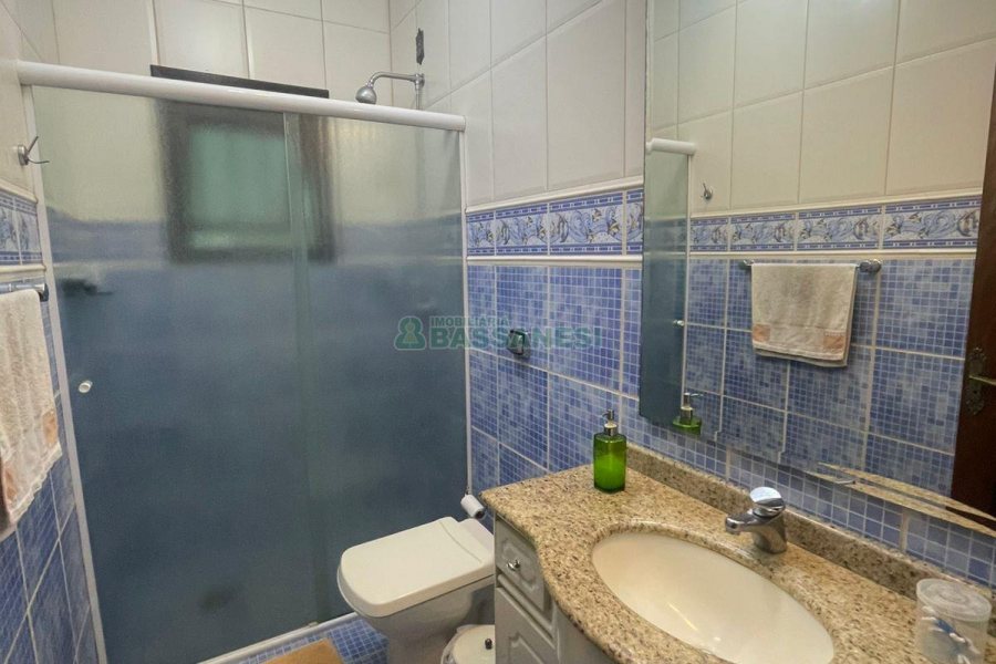 Chácara com 393m², 4 dormitórios, 4 vagas, no bairro Linha 30 em Caxias do Sul para Comprar