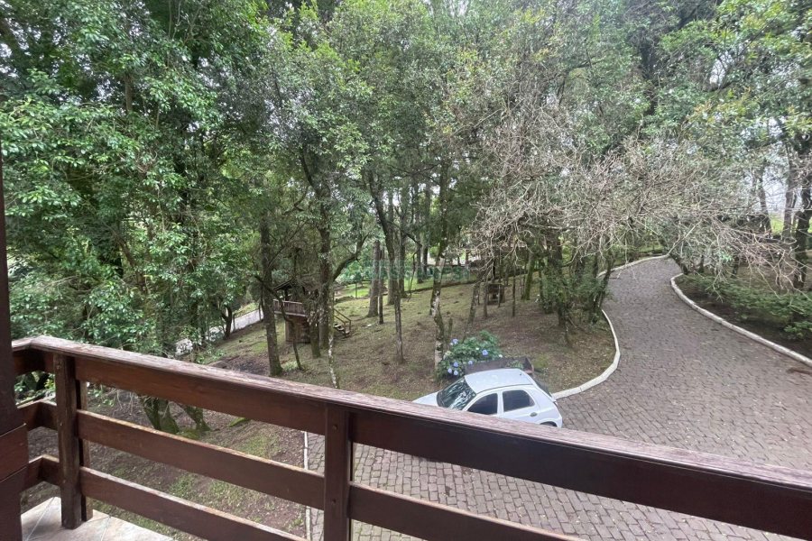 Chácara com 393m², 4 dormitórios, 4 vagas, no bairro Linha 30 em Caxias do Sul para Comprar