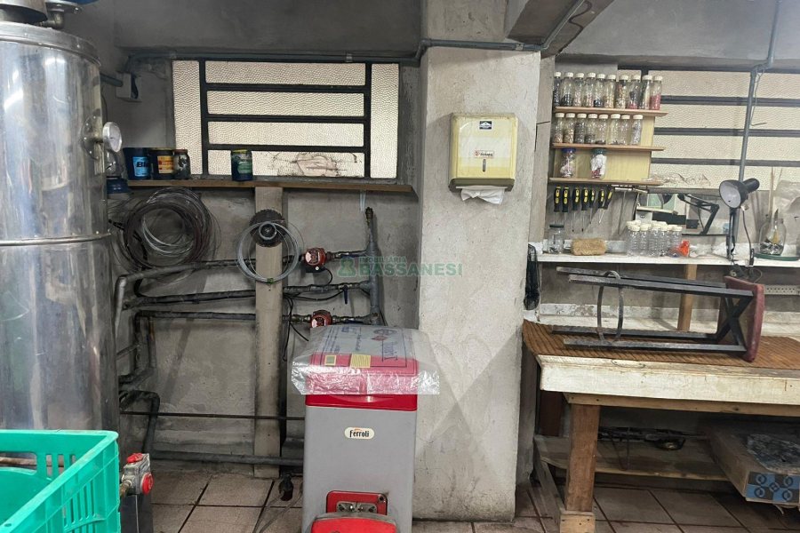 Chácara com 393m², 4 dormitórios, 4 vagas, no bairro Linha 30 em Caxias do Sul para Comprar