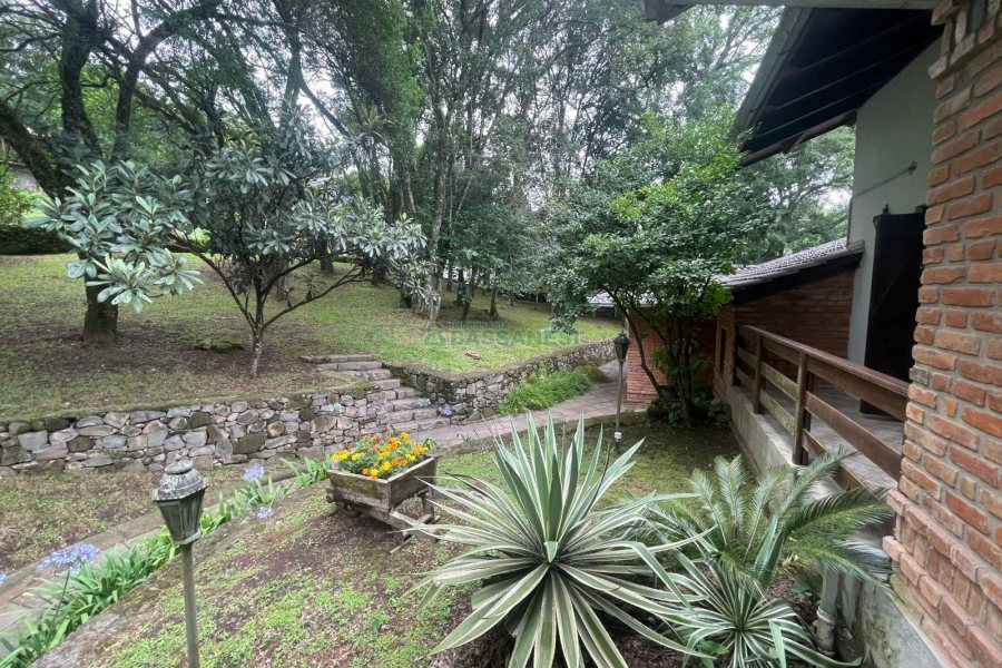 Chácara com 393m², 4 dormitórios, 4 vagas, no bairro Linha 30 em Caxias do Sul para Comprar