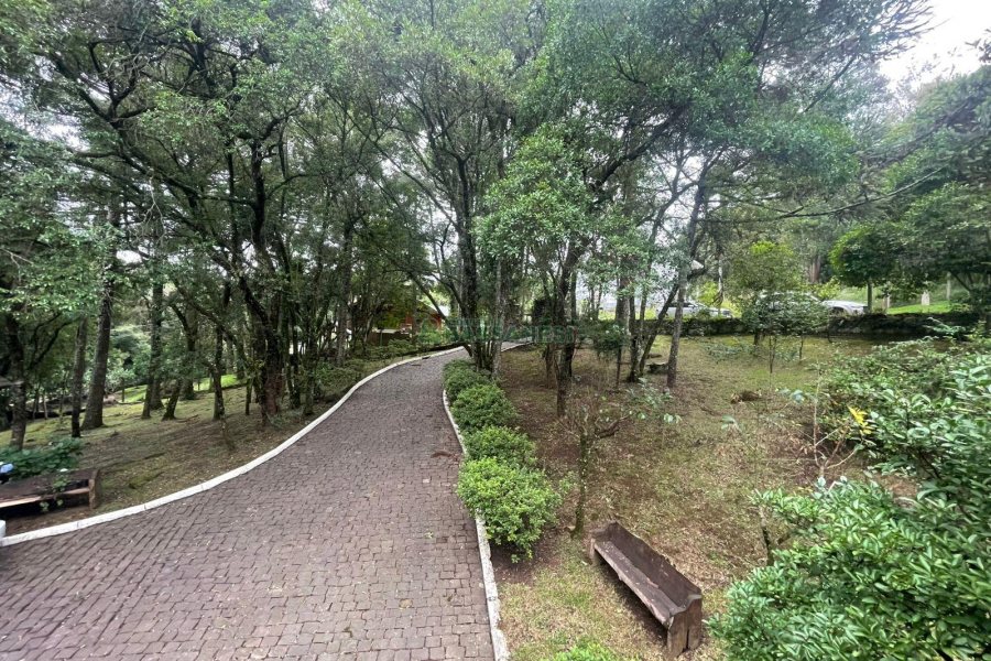 Chácara com 393m², 4 dormitórios, 4 vagas, no bairro Linha 30 em Caxias do Sul para Comprar