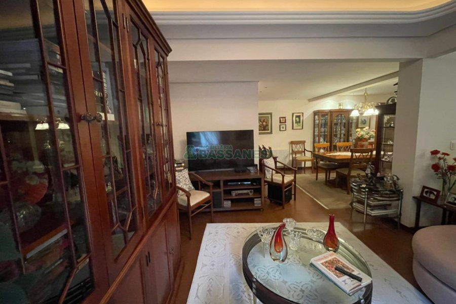 Apartamento com 217m², 3 dormitórios, 3 vagas, no bairro Exposição em Caxias do Sul para Comprar