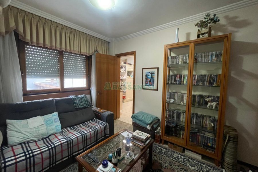 Apartamento com 217m², 3 dormitórios, 3 vagas, no bairro Exposição em Caxias do Sul para Comprar