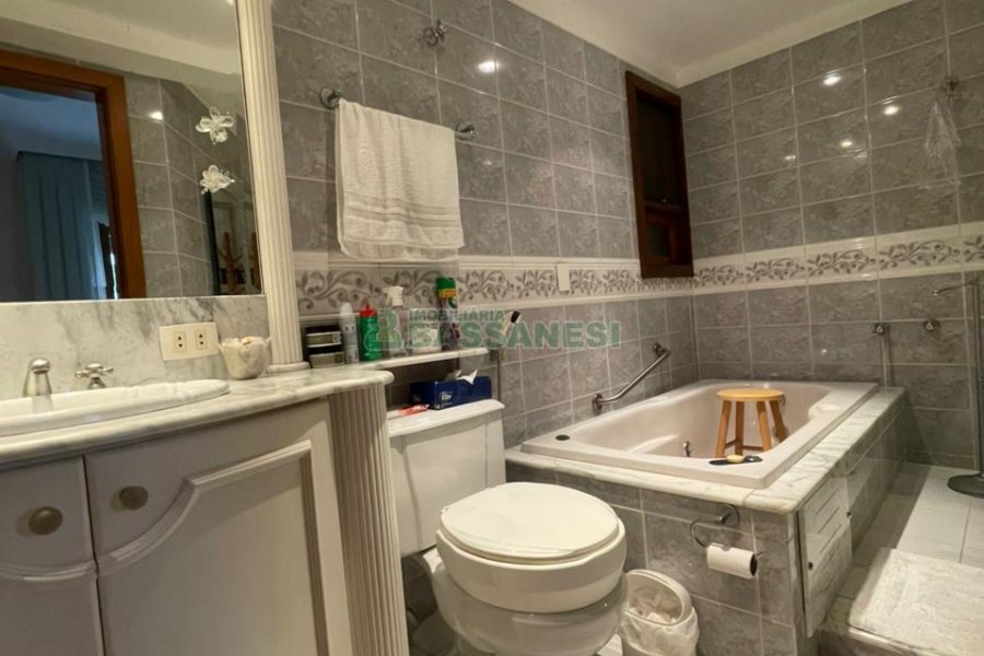 Apartamento com 217m², 3 dormitórios, 3 vagas, no bairro Exposição em Caxias do Sul para Comprar