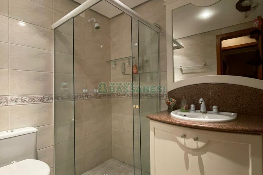 Apartamento com 217m², 3 dormitórios, 3 vagas, no bairro Exposição em Caxias do Sul para Comprar