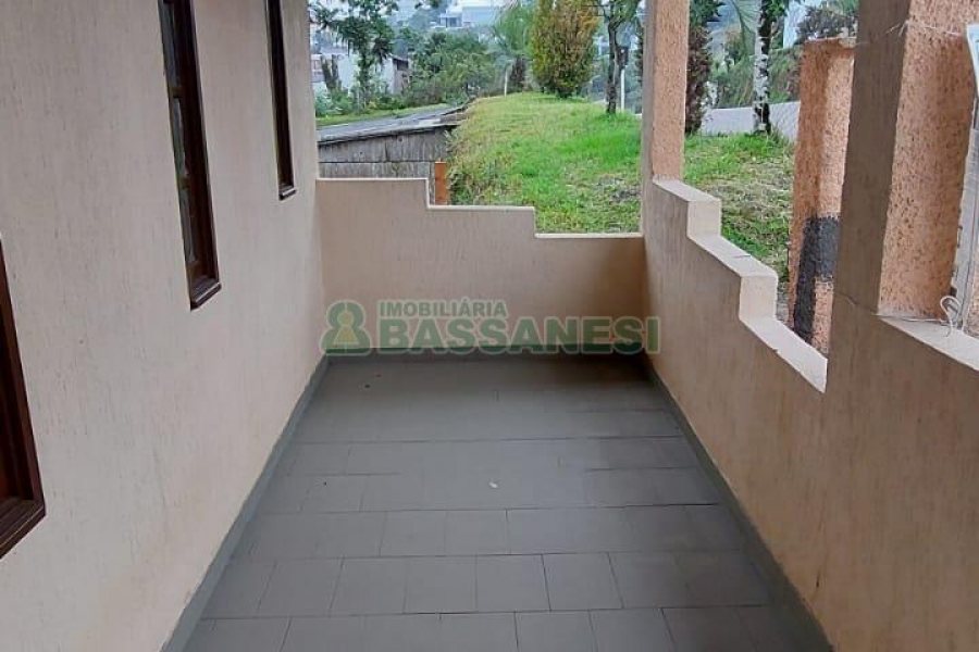 Casa com 195m², 3 dormitórios, 1 vaga, no bairro Jardim das Hortências em Caxias do Sul para Alugar