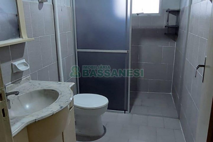 Casa com 195m², 3 dormitórios, 1 vaga, no bairro Jardim das Hortências em Caxias do Sul para Alugar