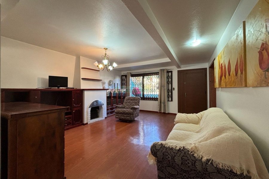 Casa Mobiliada com 190m², 3 dormitórios, 3 vagas, no bairro Cinqüentenário em Caxias do Sul para Alugar