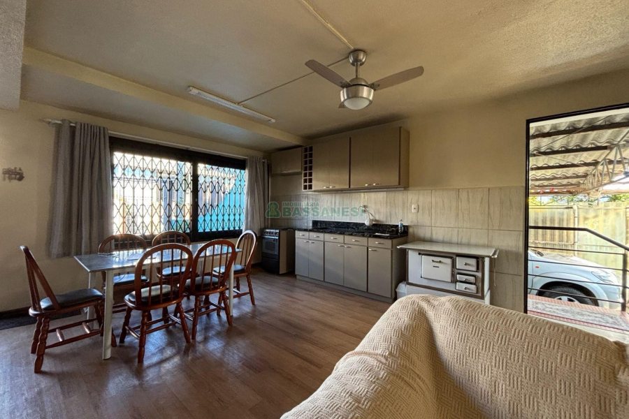 Casa Mobiliada com 190m², 3 dormitórios, 3 vagas, no bairro Cinqüentenário em Caxias do Sul para Alugar